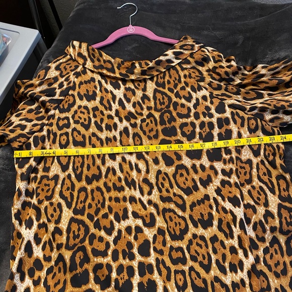 Beautiful Leopard 3/4 sleeve blouse - Picture 2 of 6